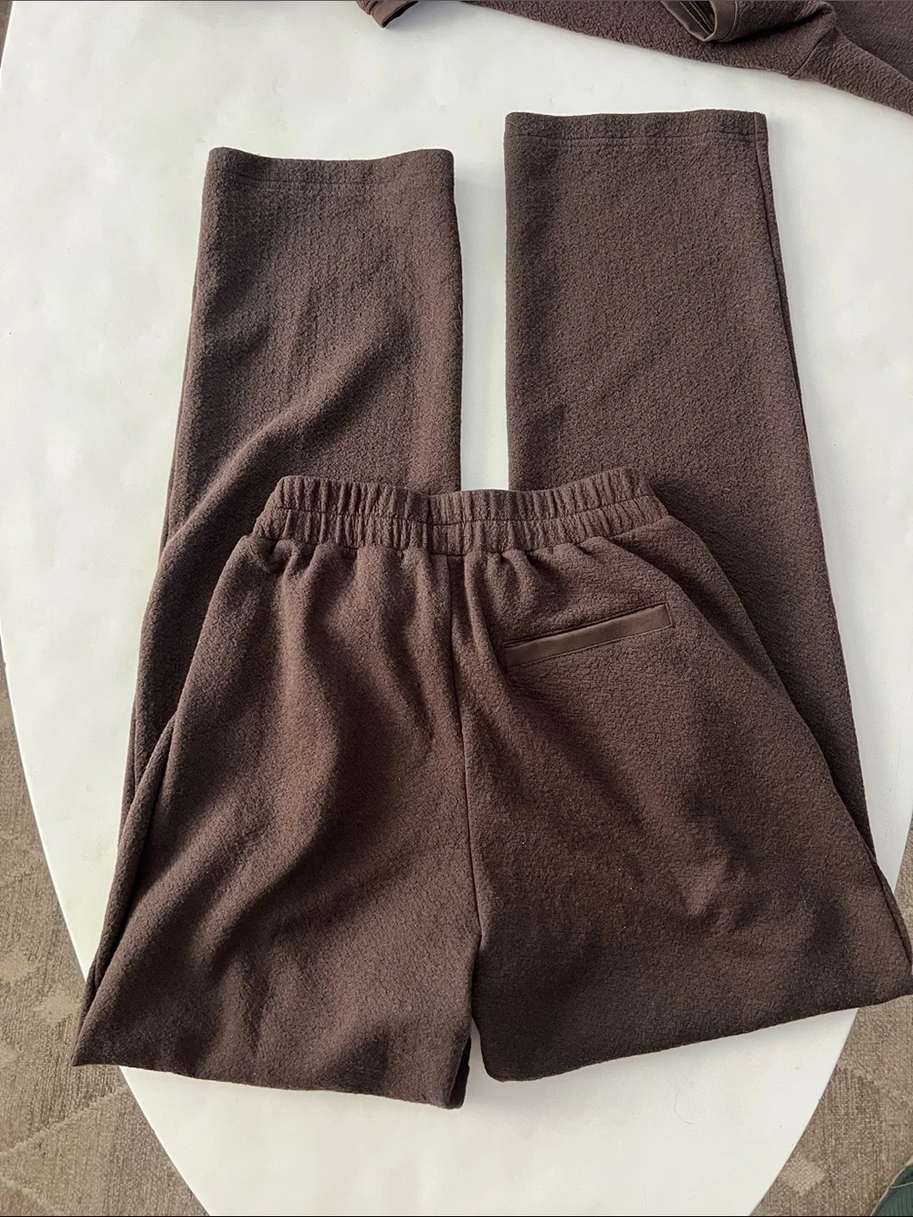 Alo Yoga 2 Piece Set - Cropped Tailored Crew Neck & Tailored Sweatpant Espresso
